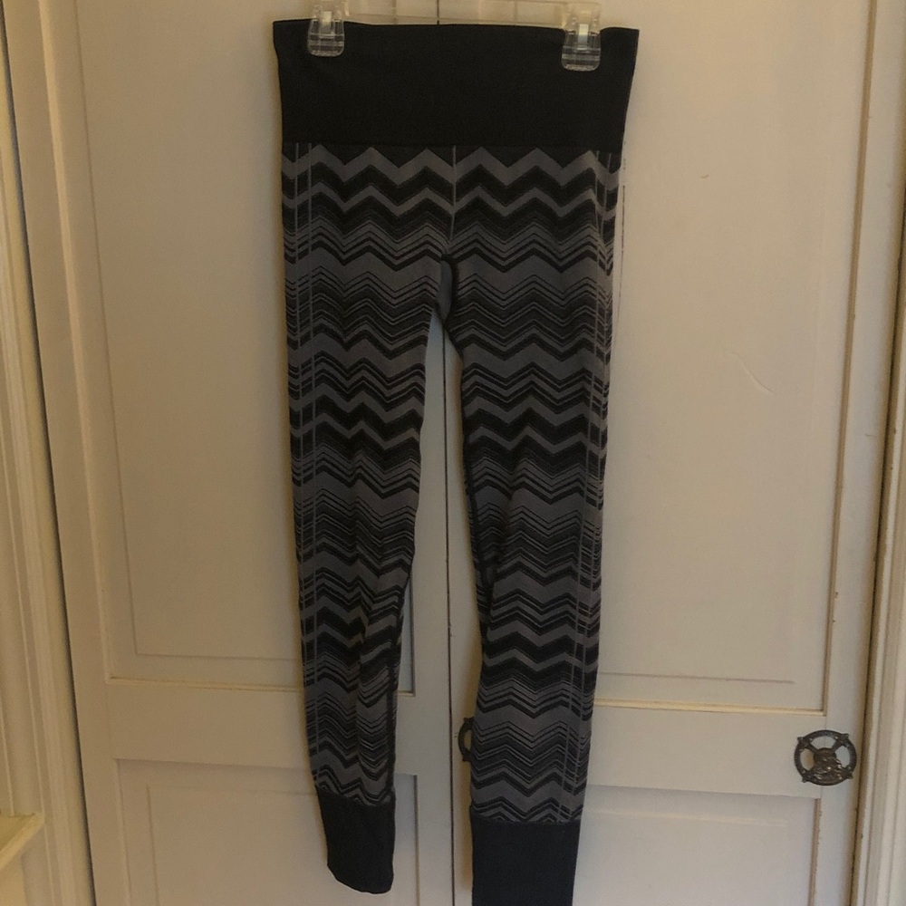 Lululemon Patterned Leggings - Black and Gray